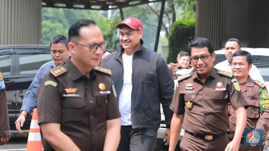 Kejaksaan Agung (Kejagung) memanggil Menteri Pemuda dan Olahraga Dito Ariotedjo terkait kasus dugaan korupsi penyediaan menara BTS 4G dan infrastuktur pendukung 2,3,4 dan 5 BAKTI Kominfo pada hari ini, Senin (3/7/2023). (CNCB Indonesia/Muhammad Sabki)