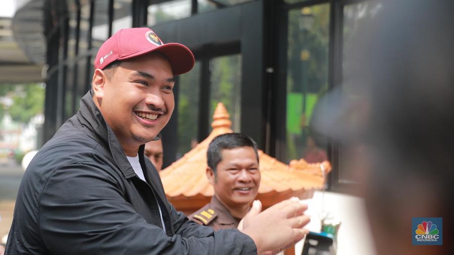 Kejaksaan Agung (Kejagung) memanggil Menteri Pemuda dan Olahraga Dito Ariotedjo terkait kasus dugaan korupsi penyediaan menara BTS 4G dan infrastuktur pendukung 2,3,4 dan 5 BAKTI Kominfo pada hari ini, Senin (3/7/2023). (CNCB Indonesia/Muhammad Sabki)