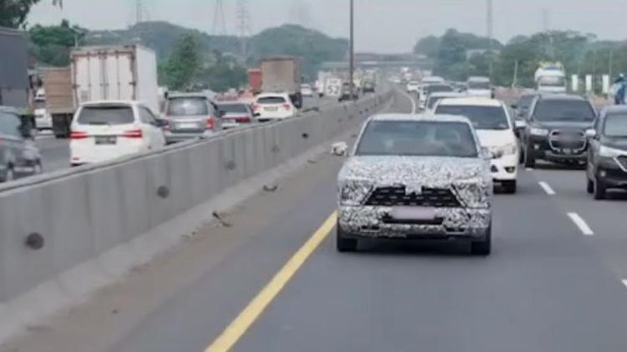 Mitsubishi XFC tertangkap kamera tengah melintas di Tol Trans Jawa, Sabtu (24/6). (Dok. DetikOto/Luthfi Andhika)