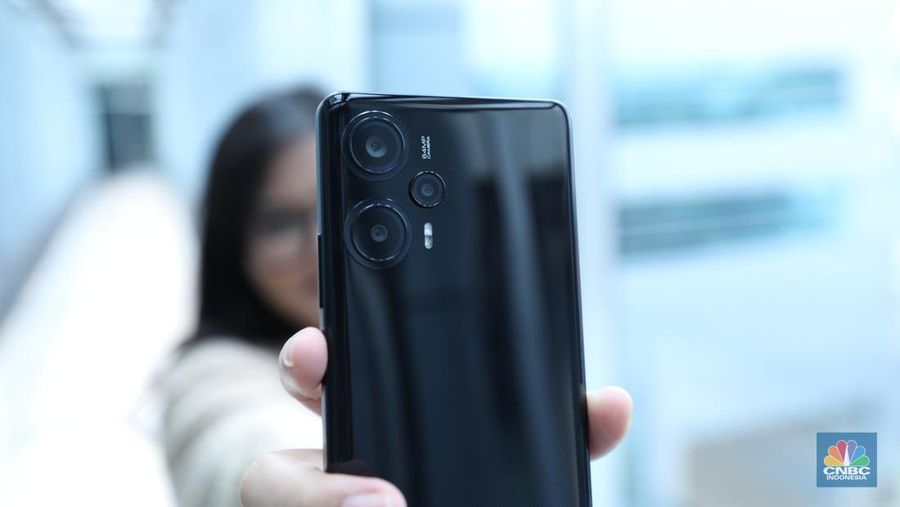 Oppo POCO F5 (CNBC Indonesia/Tri Susilo)
