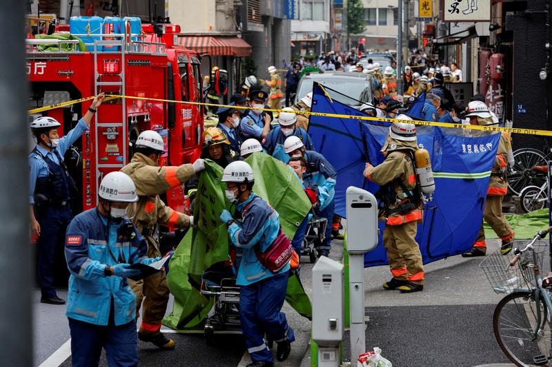 Api membumbung dari jendela menyusul ledakan di sebuah gedung di Tokyo, Jepang 3 Juli 2023 dalam tangkapan layar ini diperoleh dari sebuah video. Api membumbung dari jendela menyusul ledakan di sebuah gedung di Tokyo, Jepang 3 Juli 2023 dalam tangkapan layar ini diperoleh dari sebuah video. (Video Obtained by REUTERS)