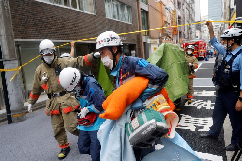 Api membumbung dari jendela menyusul ledakan di sebuah gedung di Tokyo, Jepang 3 Juli 2023 dalam tangkapan layar ini diperoleh dari sebuah video. Api membumbung dari jendela menyusul ledakan di sebuah gedung di Tokyo, Jepang 3 Juli 2023 dalam tangkapan layar ini diperoleh dari sebuah video. (Video Obtained by REUTERS)