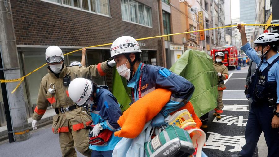 Api membumbung dari jendela menyusul ledakan di sebuah gedung di Tokyo, Jepang 3 Juli 2023 dalam tangkapan layar ini diperoleh dari sebuah video. (Video Obtained by REUTERS)
