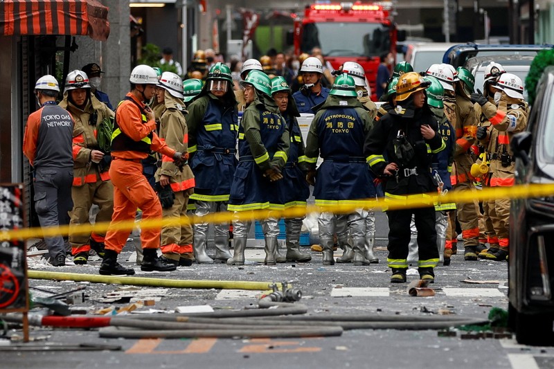 Api membumbung dari jendela menyusul ledakan di sebuah gedung di Tokyo, Jepang 3 Juli 2023 dalam tangkapan layar ini diperoleh dari sebuah video. (Video Obtained by REUTERS)