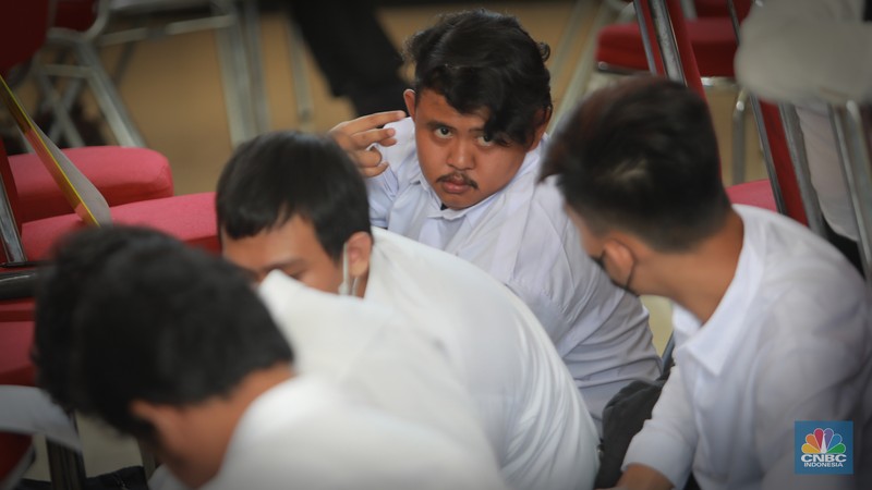 Calon peserta mengikuti tes seleksi pelatihan kejuruan operator komputer yang diperuntukan khusus bagi penyandang disabilitas di Pelatihan PPKD Jakarta Timur, Selasa (4/7). (CNBC Indonesia/Muhammad Sabki)