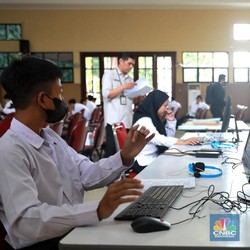 Pura-Pura Kerja Pakai Keyboard Palsu, Puluhan Karyawan Bank Dipecat