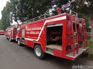 Saat Damkar Selamatkan Jari Bocah yang Terjebak di Holder Ponsel