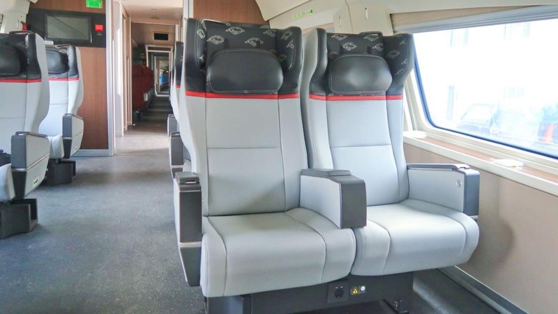KCIC melalui kontraktor Kereta Api Cepat mulai menguji cobakan rangkaian Electric Multiple Unit (EMU) atau Kereta Penumpang KA Cepat relasi Jakarta-Bandung. (Dok. KCIC)