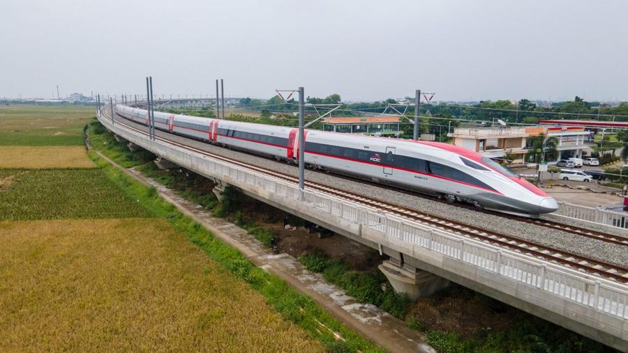 KCIC melalui kontraktor Kereta Api Cepat mulai menguji cobakan rangkaian Electric Multiple Unit (EMU) atau Kereta Penumpang KA Cepat relasi Jakarta-Bandung. (Dok. KCIC)