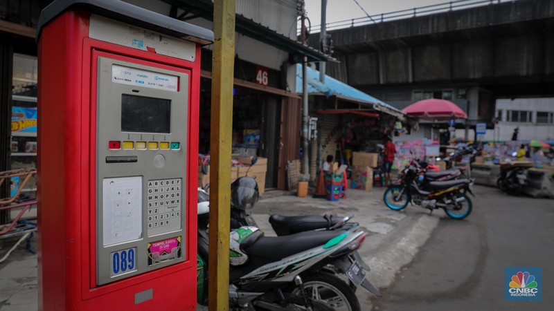 Kondisi mesin parkir elektronik yang nampak terbengkalai di kawasan Pasar Asemka, Jakarta, Selasa (4/7/2023). Kondisi mesin parkir elektronik yang nampak terbengkalai di kawasan Pasar Asemka, Jakarta, Selasa (4/7/2023). (CNBC Indonesia/Faisal Rahman)