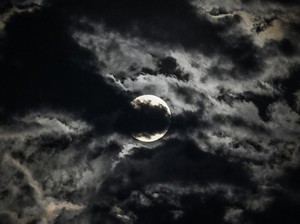 Penampakan Cantik Blue Supermoon Hiasi Langit Sydney