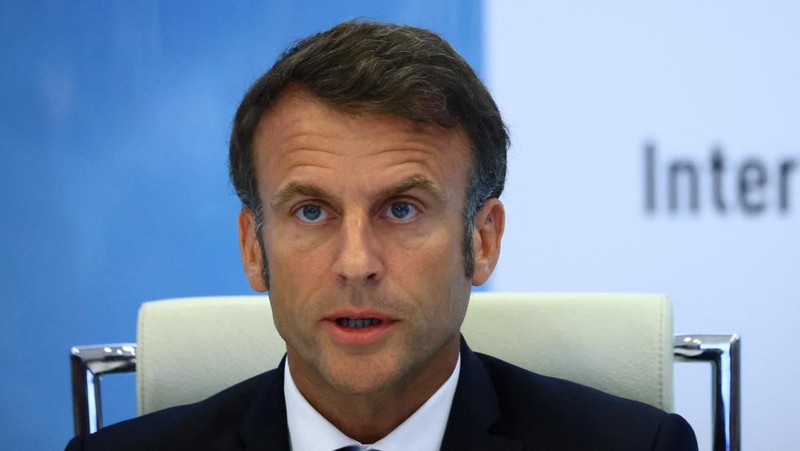 Kerusuhan saat protes kematian seorang remaja berusia 17 tahun yang dibunuh oleh seorang polisi Prancis saat di Nanterre, Paris, Prancis, Sabtu (1/7/2023). (REUTERS/Yves Herman)