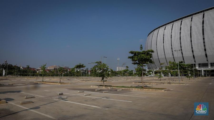 Suasana akses pintu masuk gerbang Selatan Jakarta International Stadium di Ancol, Jakarta Utara, Selasa (4/7/2023). (վ/Faisal Rahman)