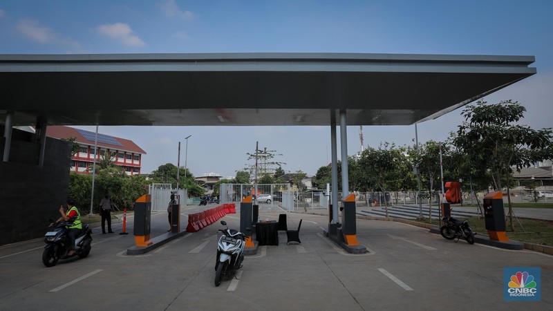 Suasana akses pintu masuk gerbang Selatan Jakarta International Stadium di Ancol, Jakarta Utara, Selasa (4/7/2023). Suasana akses pintu masuk gerbang Selatan Jakarta International Stadium di Ancol, Jakarta Utara, Selasa (4/7/2023). (CNBC Indonesia/Faisal Rahman)