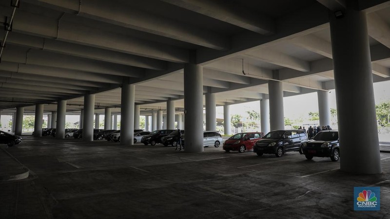 Suasana akses pintu masuk gerbang Selatan Jakarta International Stadium di Ancol, Jakarta Utara, Selasa (4/7/2023). (CNBC Indonesia/Faisal Rahman)