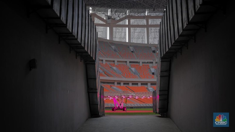 Suasana akses pintu masuk gerbang Selatan Jakarta International Stadium di Ancol, Jakarta Utara, Selasa (4/7/2023). (CNBC Indonesia/Faisal Rahman)