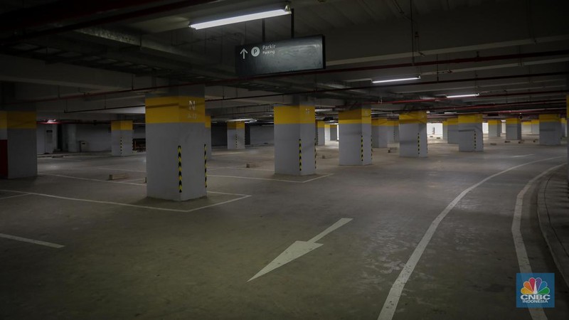 Suasana akses pintu masuk gerbang Selatan Jakarta International Stadium di Ancol, Jakarta Utara, Selasa (4/7/2023). (CNBC Indonesia/Faisal Rahman)