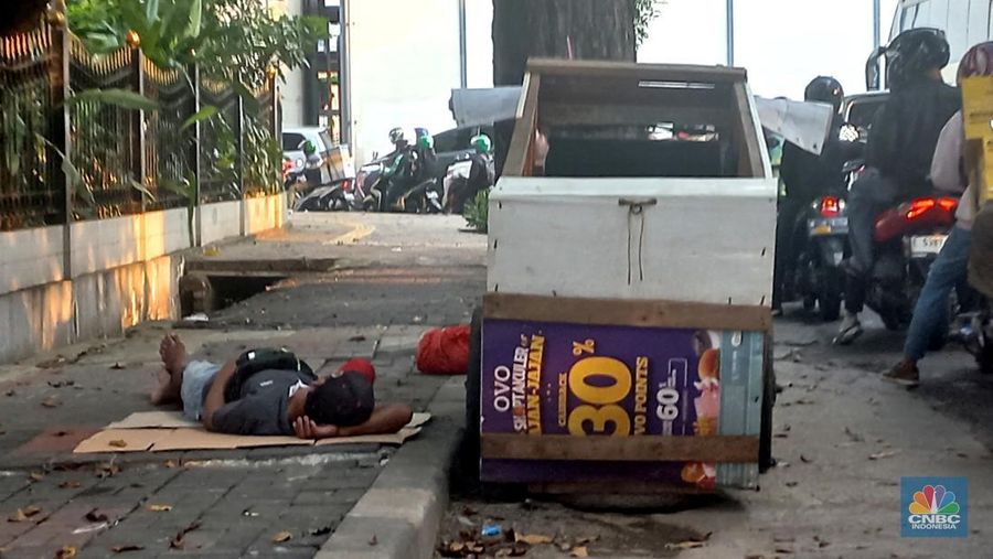 Suasana gedung perkotaan Ibukota Jakarta, Selasa, (4/7). Indonesia resmi naik kelas menjadi negara berpenghasilan menengah atas alias upper middle income country berdasarkan kategorisasi terbaru yang dirilis Bank Dunia. 
 (CNBC Indonesia/Muhammad Sabki)