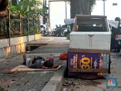 Suasana gedung perkotaan Ibukota Jakarta, Selasa, (4/7). Indonesia resmi naik kelas menjadi negara berpenghasilan menengah atas alias upper middle income country berdasarkan kategorisasi terbaru yang dirilis Bank Dunia. 
 (CNBC Indonesia/Muhammad