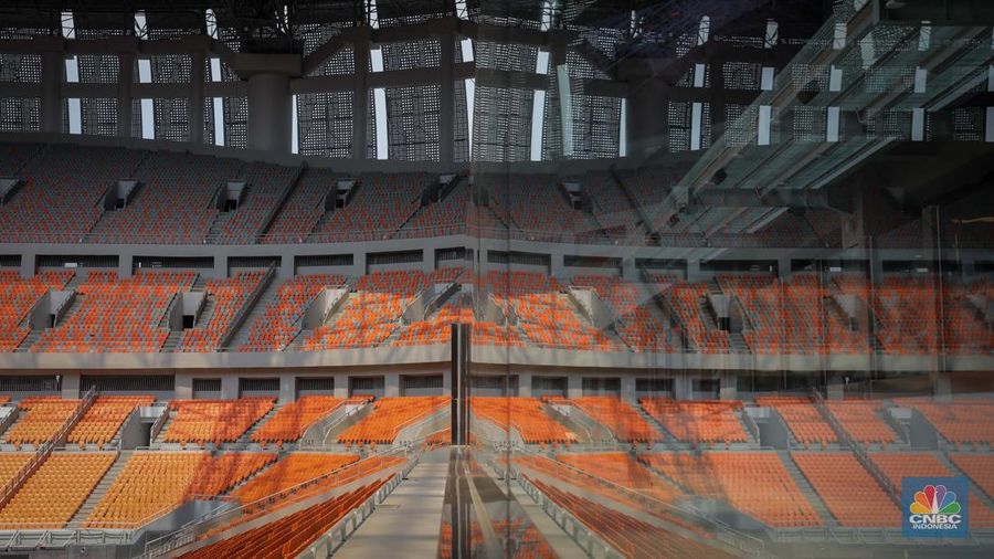 Menteri Pemuda dan Olahraga Republik Indonesia (Menpora RI) Dito Ariotedjo saat meninjau Jakarta International Stadium (JIS) di Ancol, Jakarta Utara, Selasa (4/7/2023). Kunjungan Menpora Dito Ariotedjo untuk memastikan kesiapan Jakarta International Stadium yang akan menjadi salah satu venue penyelanggarann Piala Dunia U-17 yang berlangsung pada 10 November sampai 2 Desember 2023. (CNBC Indonesia/Faisal Rahman)