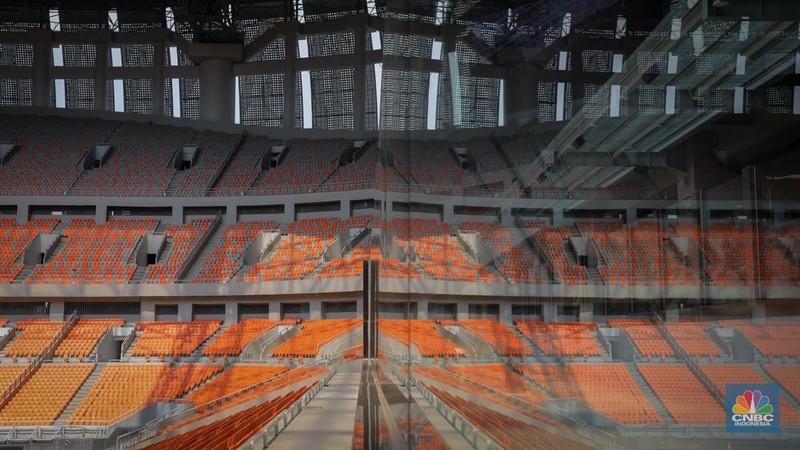 Menteri Pemuda dan Olahraga Republik Indonesia (Menpora RI) Dito Ariotedjo saat meninjau Jakarta International Stadium (JIS) di Ancol, Jakarta Utara, Selasa (4/7/2023). Kunjungan Menpora Dito Ariotedjo untuk memastikan kesiapan Jakarta International Stadium yang akan menjadi salah satu venue penyelanggarann Piala Dunia U-17 yang berlangsung pada 10 November sampai 2 Desember 2023. (CNBC Indonesia/Faisal Rahman)