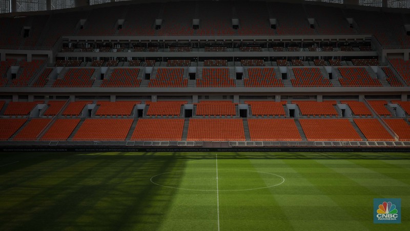 Menteri Pemuda dan Olahraga Republik Indonesia (Menpora RI) Dito Ariotedjo saat meninjau Jakarta International Stadium (JIS) di Ancol, Jakarta Utara, Selasa (4/7/2023). Kunjungan Menpora Dito Ariotedjo untuk memastikan kesiapan Jakarta International Stadium yang akan menjadi salah satu venue penyelanggarann Piala Dunia U-17 yang berlangsung pada 10 November sampai 2 Desember 2023. (CNBC Indonesia/Faisal Rahman)