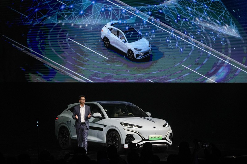 SUV fastback Denza N7 dari BYD resmi dihadirkan di China. Model ini, akan menjadi mobil pertama dengan menggunakan sistem akustik dari Devialet. (AP Photo/Andy Wong) SUV fastback Denza N7 dari BYD resmi dihadirkan di China. Model ini, akan menjadi mobil pertama dengan menggunakan sistem akustik dari Devialet. (AP Photo/Andy Wong)