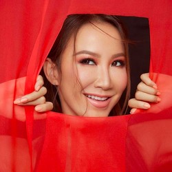 Penyanyi Hong Kong Coco Lee Meninggal Usai Mencoba Bunuh Diri