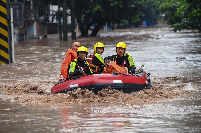 Banjir akibat hujan lebat landa Perfektur Fukuoka, Jepang, Senin (10/7/2023). Kyodo vis REUTERS Banjir akibat hujan lebat landa Perfektur Fukuoka, Jepang, Senin (10/7/2023). Kyodo vis REUTERS
