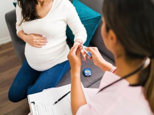 Hamil di Atas Usia 35 Tahun Berisiko, Ini Penyebabnya Menurut Dokter Obgyn