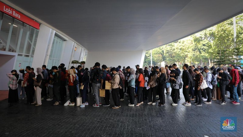 Para pencari kerja memadati bursa kerja bertajuk 