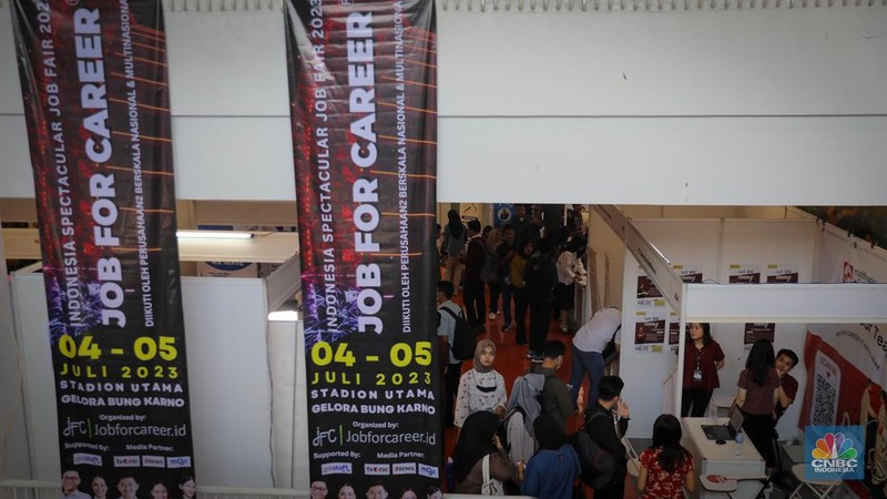 Para pencari kerja memadati bursa kerja bertajuk 