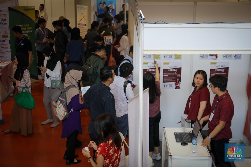 Para pencari kerja memadati bursa kerja bertajuk 