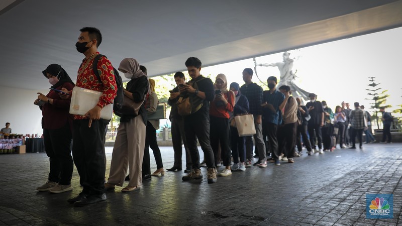Para pencari kerja memadati bursa kerja bertajuk 