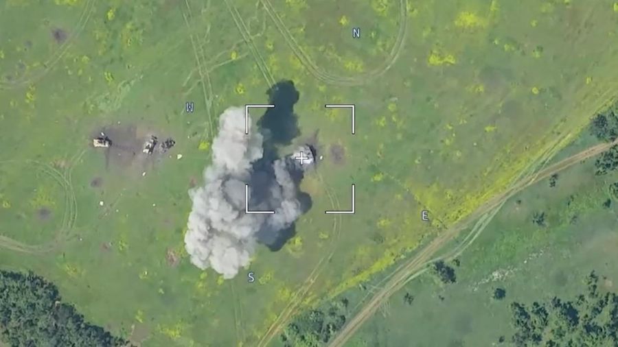 Rekaman drone menunjukkan kendaraan lapis baja yang terbakar di lokasi yang tidak dikenal setelah Kementerian Pertahanan di Moskow mengatakan bahwa pasukan Rusia telah menggagalkan serangan besar Ukraina di wilayah Donetsk Ukraina selatan. (via REUTERS/RUSSIAN DEFENCE MINISTRY)
