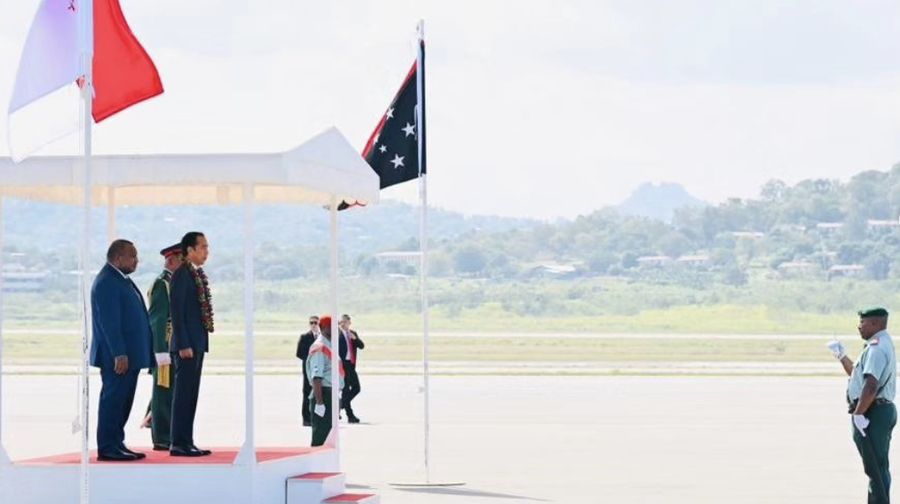 Usai lawatan ke Australia, Presiden Joko Widodo beserta rombongan tiba di Bandara International Jacksons, Port Moresby, Papua Nugini, pada Rabu, 5 Juli 2023 sekitar pukul 11.00 waktu setempat dengan Pesawat Kepresidenan Indonesia-1. (Tangkapan layar Intagram @sekretariat.kabinet)