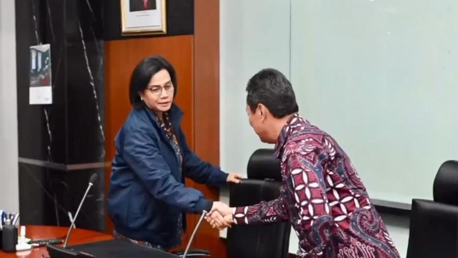 Menteri Keuangan Sri Mulyani saat mengadakan pertemuan bersama Menteri Kelautan dan Perikanan Sakti Wahyu Trenggono. (Tangkapan Layar Instagram @smindrawati)