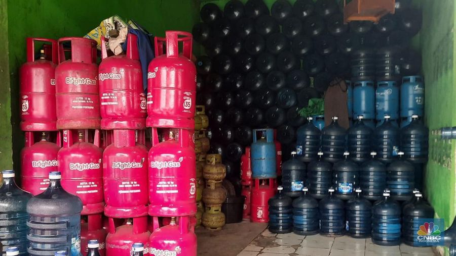Pangkalan LPG di daerah Tangerang Selatan. (CNBC Indonesia/Firda Dwi Muliawati)