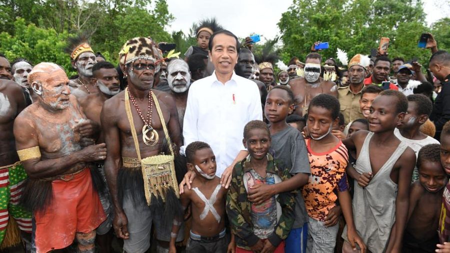 Presiden Joko Widodo di Kampung Ewer, Kabupaten Asmat, Papua Selatan, Kamis, (6/7/2023). (Dok. Kris - Biro Pers Sekretariat Presiden)