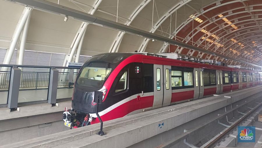 Stasiun LRT Dukuh Atas di Jakarta Pusat, Kamis (6/7/2023). (CNBC Indonesia/Martyasari Rizky)