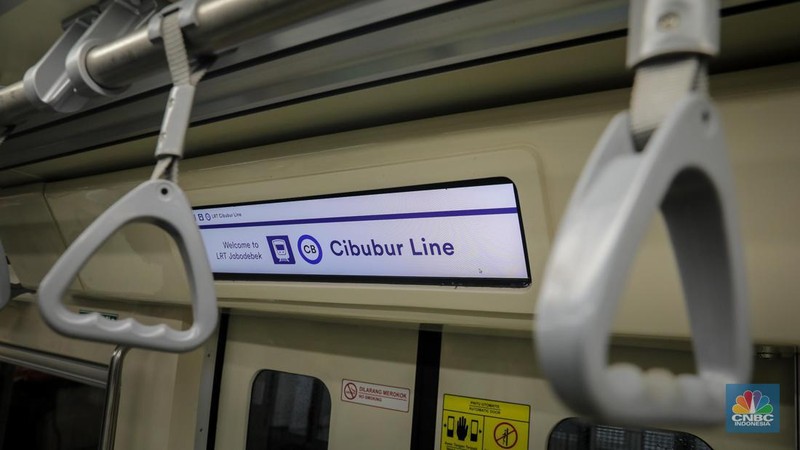 Suasana LRT (Jabodebek) Dukuh Atas, Jakarta, Kamis (6/7/2023). (CNBC Indonesia/Faisal Rahman)