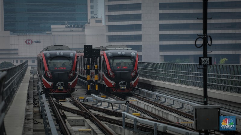 Suasana Stasiun LRT (Jabodebek) Dukuh Atas, Jakarta, Kamis (6/7/2023). (CNBC Indonesia/Faisal Rahman)