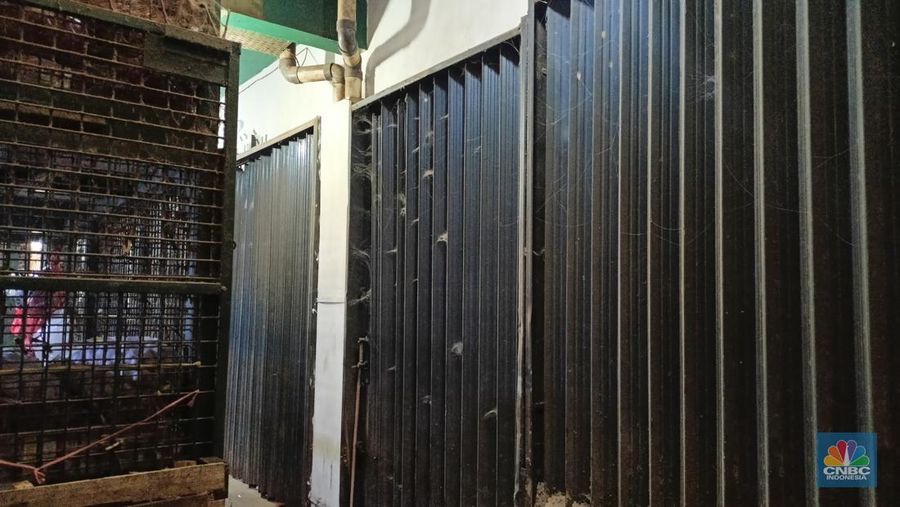 Kios kosong di Pasar Induk Kramat Jati, Jakarta (CNBC Indonesia/Ferry Sandi)