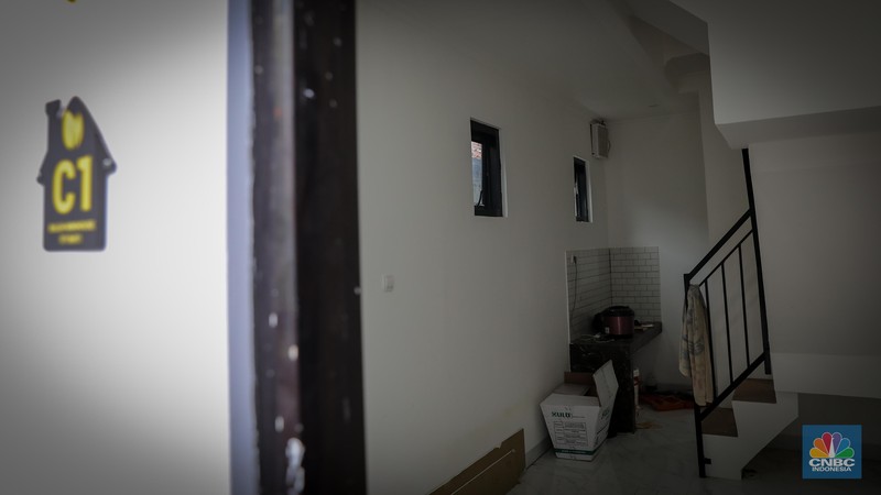 Suasana pembangunan proyek Buluh Minihouse di kawasan Condet, Jakarta Timur, Jumat (7/7/2023). Suasana pembangunan proyek Buluh Minihouse di kawasan Condet, Jakarta Timur, Jumat (7/7/2023). (CNBC Indonesia/Faisal Rahman)