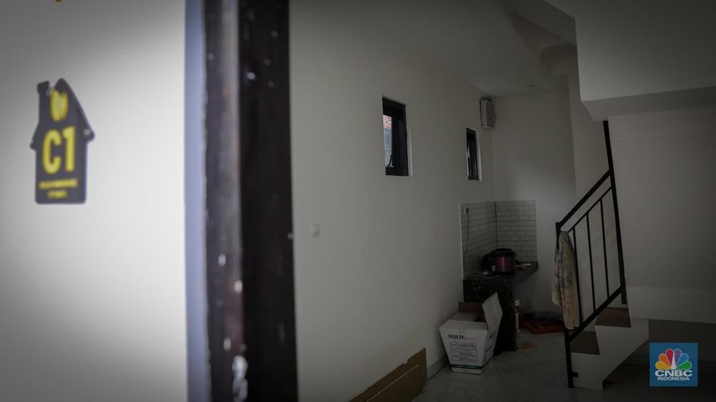 Suasana pembangunan proyek Buluh Minihouse di kawasan Condet, Jakarta Timur, Jumat (7/7/2023). (CNBC Indonesia/Faisal Rahman)