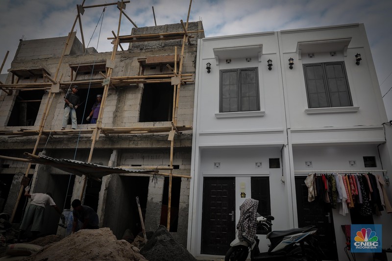 Suasana pembangunan proyek Buluh Minihouse di kawasan Condet, Jakarta Timur, Jumat (7/7/2023). Suasana pembangunan proyek Buluh Minihouse di kawasan Condet, Jakarta Timur, Jumat (7/7/2023). (CNBC Indonesia/Faisal Rahman)