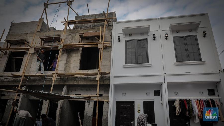 Suasana pembangunan proyek Buluh Minihouse di kawasan Condet, Jakarta Timur, Jumat (7/7/2023). (վ/Faisal Rahman)