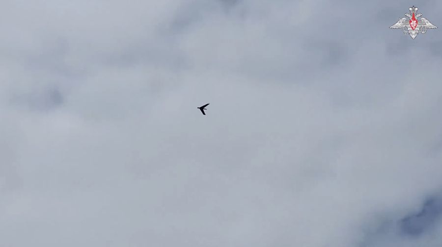 Tentara Rusia melakukan uji coba senjata baru yakni Albatross sebuah drone yang dapat di terbangkan dengan jarak jauh. (Tangkapan Layar Video Kementerian Pertahanan Rusia)