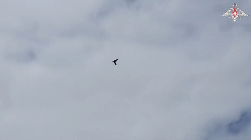 Tentara Rusia melakukan uji coba senjata baru yakni Albatross sebuah drone yang dapat di terbangkan dengan jarak jauh. (Tangkapan Layar Video Kementerian Pertahanan Rusia)
