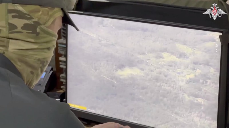 Tentara Rusia melakukan uji coba senjata baru yakni Albatross sebuah drone yang dapat di terbangkan dengan jarak jauh. (Tangkapan Layar Video Kementerian Pertahanan Rusia)